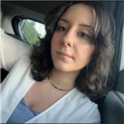 Insegnante di inglese impartisce lezioni a studenti delle superiori